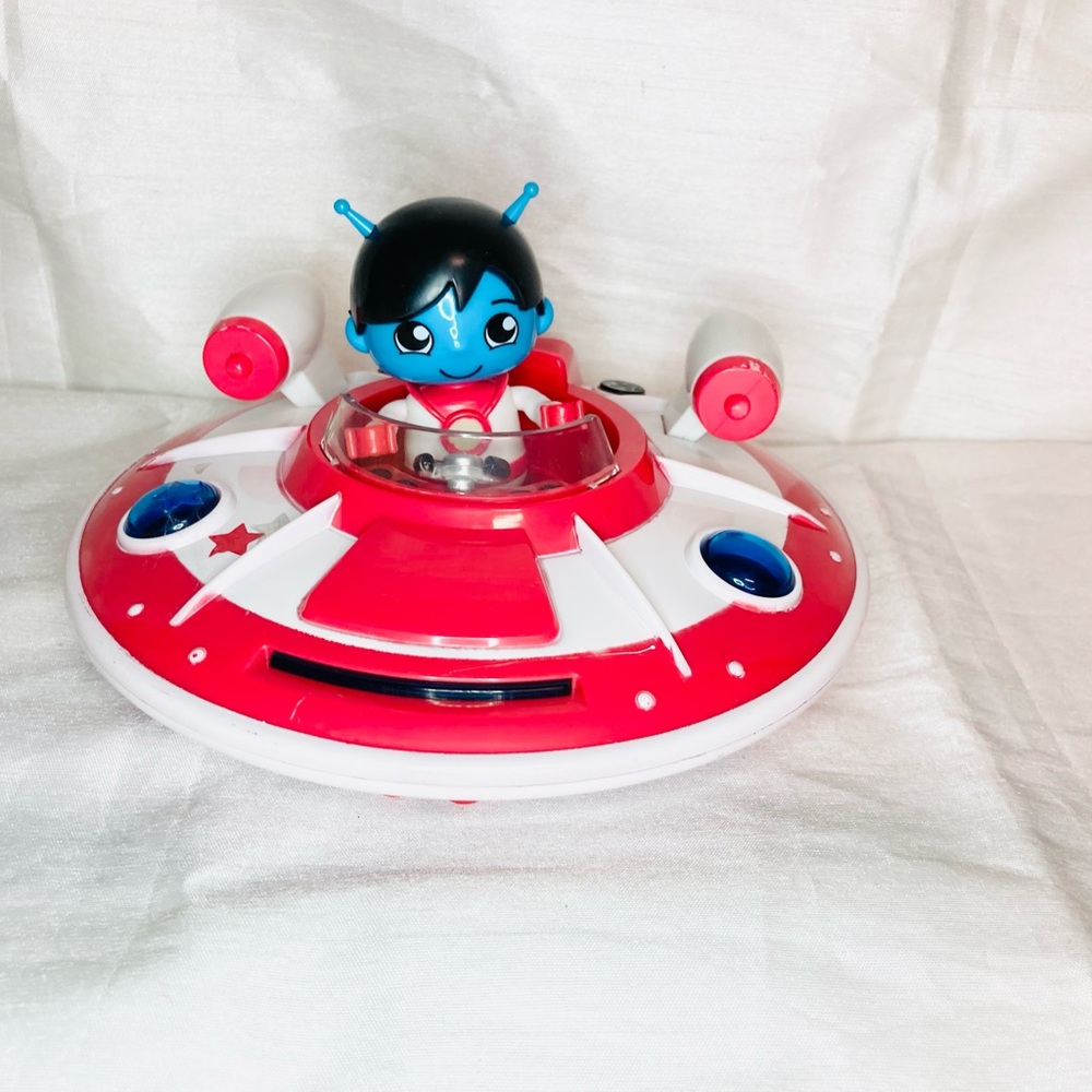 Ryans World with Figure Working light up Spaceship Toy - Picture 9 of 9